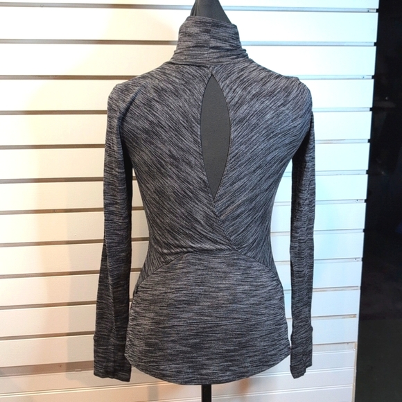 Lululemon Get Set Turtleneck Open Back Long Sleeve Shirt - Women's 4 - Picture 5 of 9